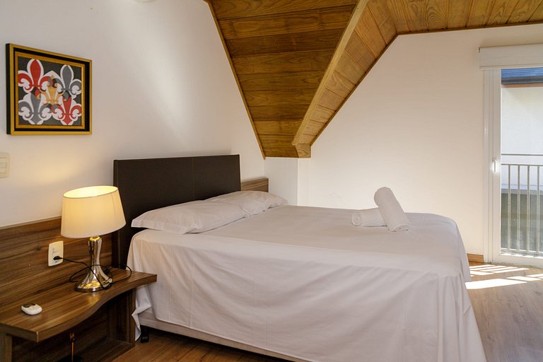 Apartamento no Centro de Gramado com Lareira