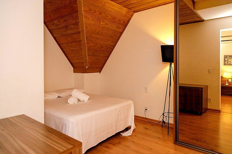 Apartamento no Centro de Gramado com Lareira