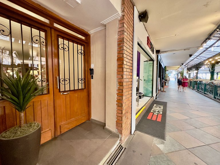 Apartamento retrô dentro da Rua Coberta