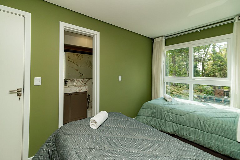 Apto Novo e Completo 2 Suítes no Bairro Bavária