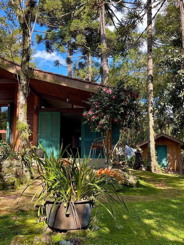 Belo Chalé ao lado do Parque Terra Mágica Florybal