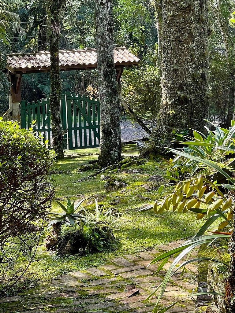 Belo Chalé ao lado do Parque Terra Mágica Florybal