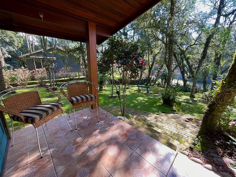 Belo Chalé ao lado do Parque Terra Mágica Florybal